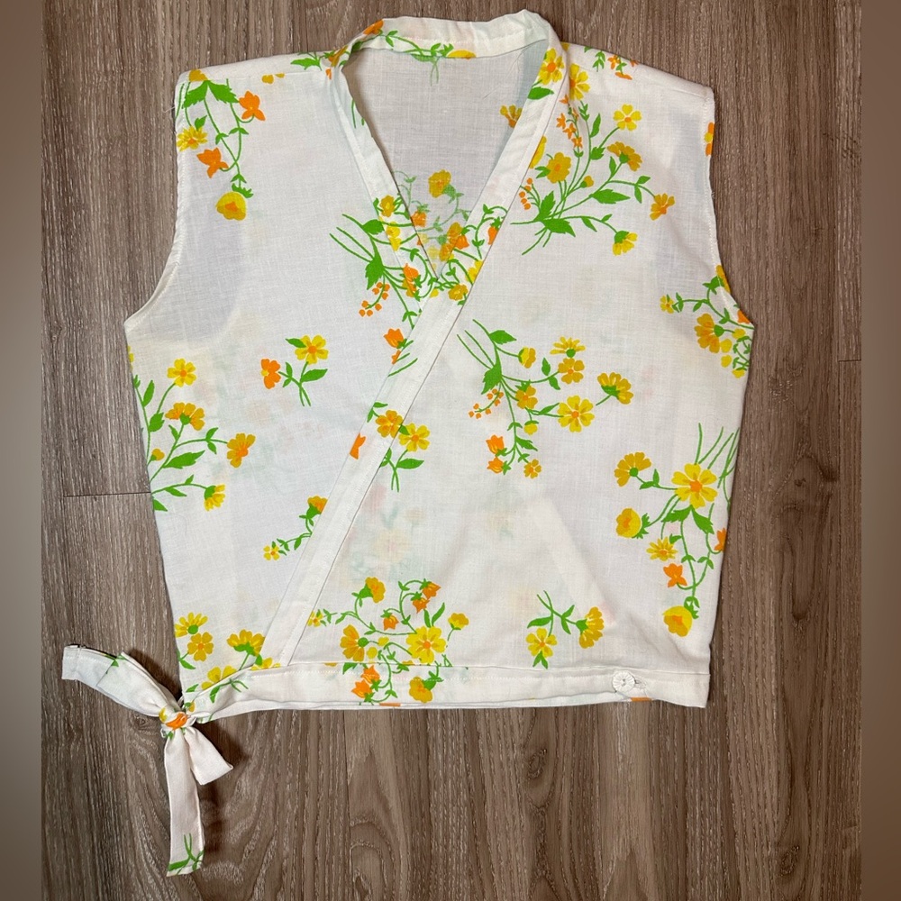 Authentic Vintage 1960s-70s Sleeveless Cropped Wrap Blouse Top - Retro Floral